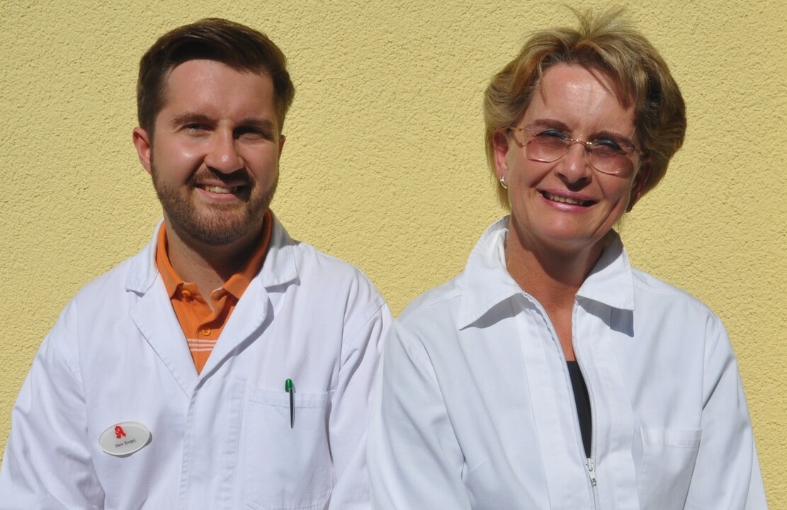 Apotheker Christian Engel mit Mutter Barbara Engel